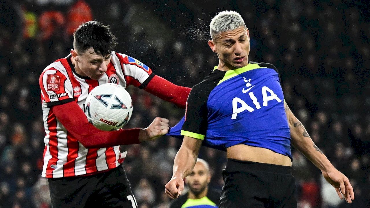 ไก่คอหักร่วงเอฟเอ