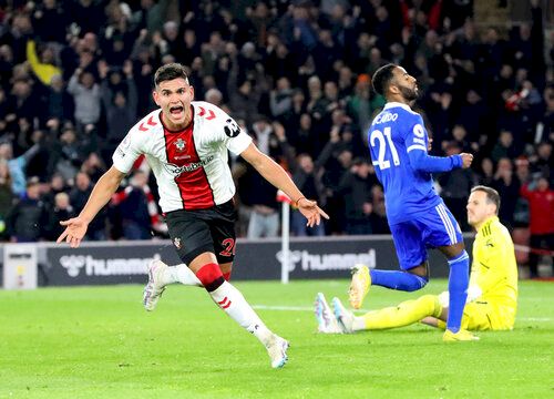 นักบุญเฉือนชนะจิ้งจอก หนีตกชั้น