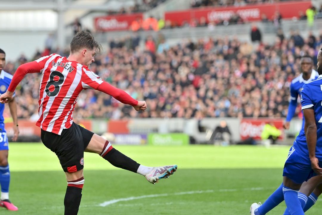 จิ้งจอกหยุดแพ้4นัดรวดบุกเจ๊าผึ้ง1-1