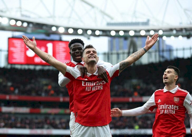 ปืนดับลีดส์ 4-1 ทิ้งเรือ 8 แต้มเหมือนเดิม