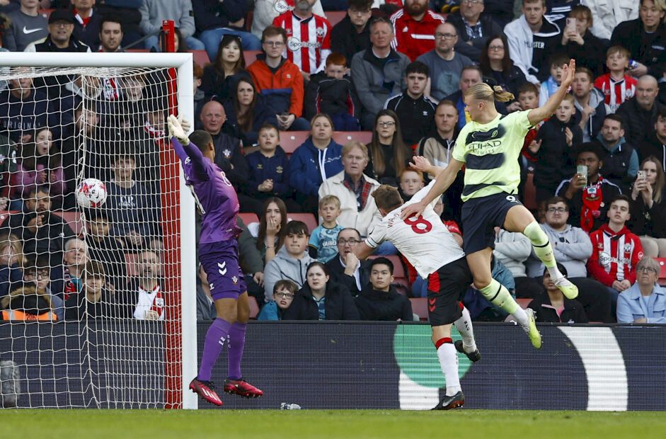 เรือบุกยำนักบุญ 4-1 ไล่จี้ ปืนเหลือ 5 แต้ม