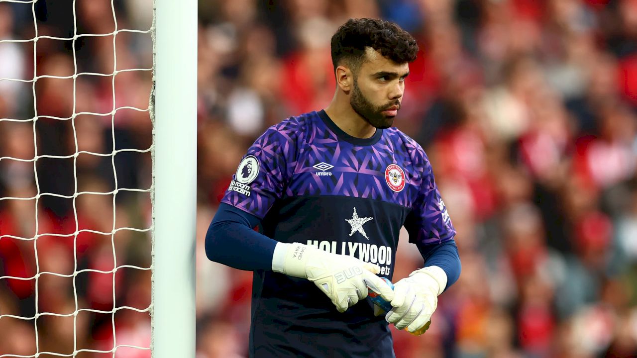 แมนยู มีลุ้นปาดหน้า สเปอร์ส คว้านายทวาร เบรนท์ฟอร์ด