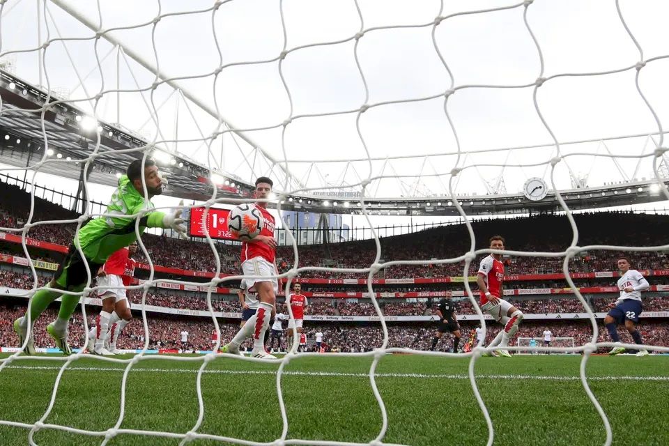 น่าขายขี้หน้า!! นิค แรมสเดล (Nick Ramsdale ) พ่อของ อารอน แรมสเดล ออกมาสวนกลับ เจมี่ คาราเกอร์