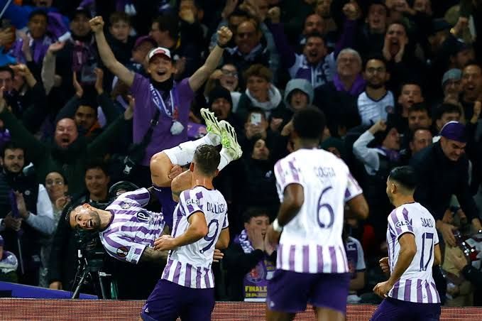 หงส์ช้ำ ถูกตูลูส ขย้ำ 3 - 2  แต่ยังนำฝูง