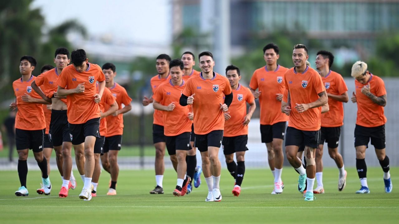 OFFICIAL : ทีมชาติไทย ประกาศรายชื่อ 23 นักเตะ ชุดลุยคัดบอลโลก