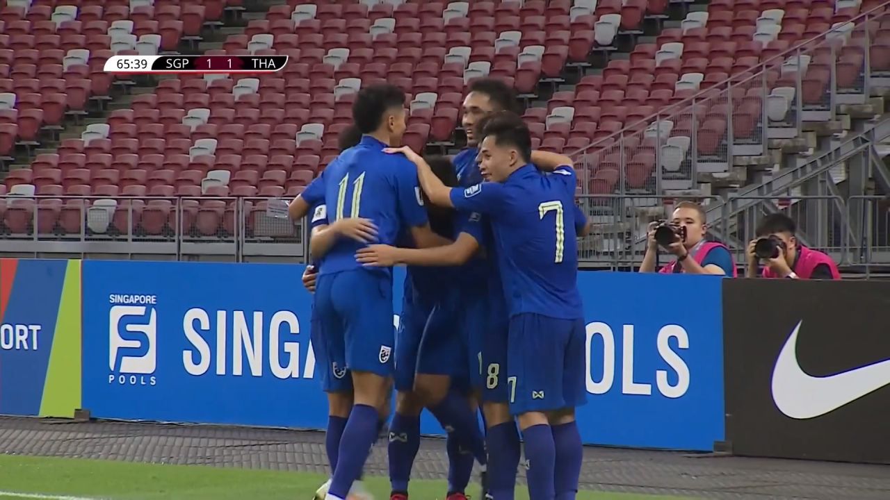 ศุภณัฏฐ์ ซัดเบิ้ล !! เทพมุ้ย ลงมาจัดให้ 2 แอสซิสต์  ช่วยทีมชาติไทย บุกชนะสิงคโปร์ 3 : 1 แซงจีนขึ้นรั้งอันดับ 2 ของกลุ่ม
