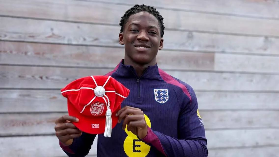 ก็แค่เด็กน้อย! เพื่อนบ้านช็อก ไมนู เป็นแข้งดัง ติดทีมชาติ