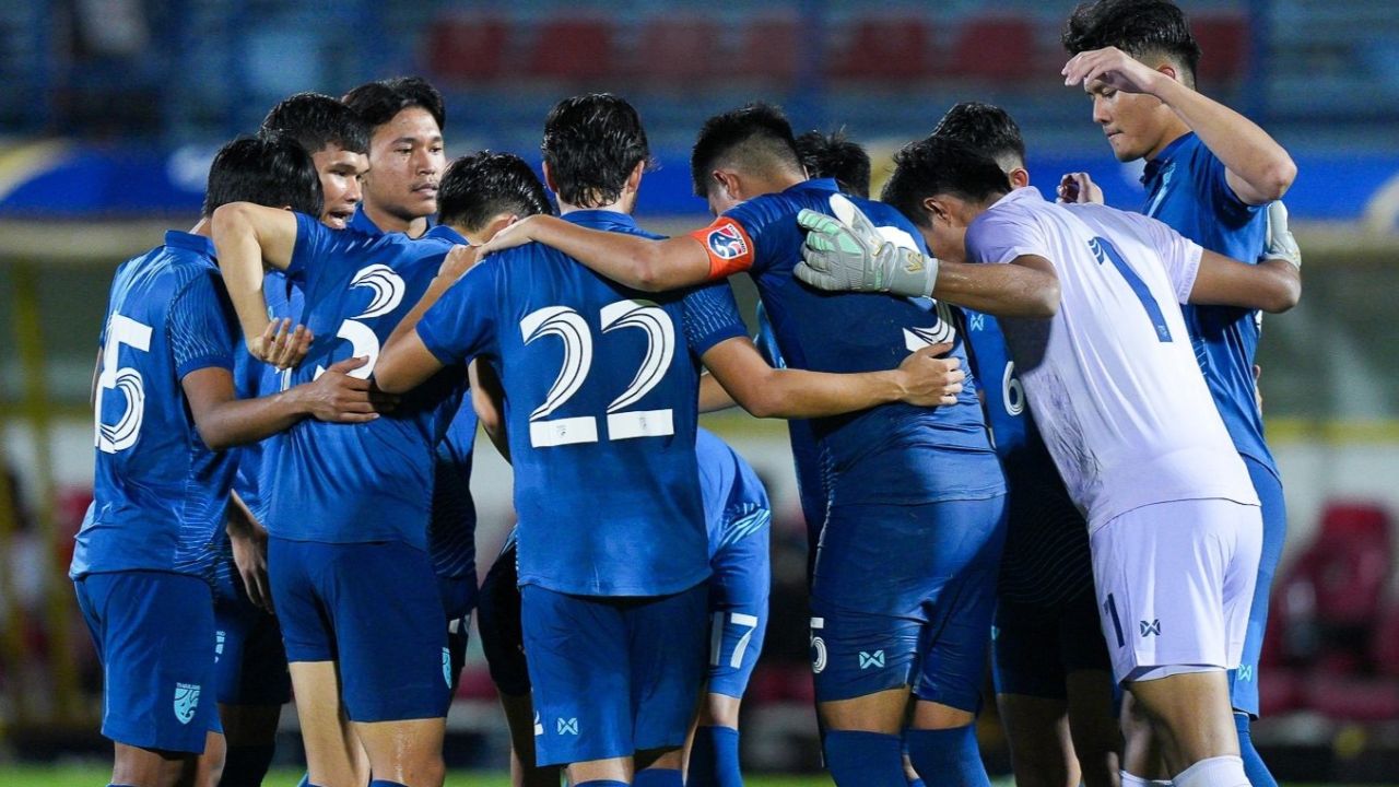 OFFICIAL : ประกาศรายชื่อ "ทีมชาติไทย U23" ไร้ชื่อ ศุภณัฏฐ์ แต่ได้กองกลางวัย 18 ปีจาก ลียง มาเสริมแกร่ง