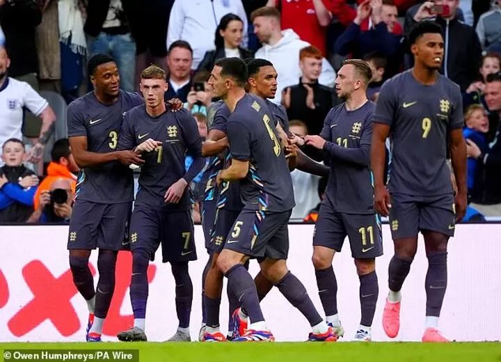 ต้องตัวจริง! แฟนสิงโตคำรามเชียร์ ‘เทรนท์-พาลเมอร์’ ตัวหลักทีม