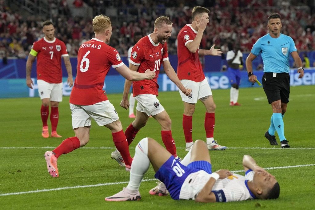 ปธ.เป้จมูกหัก! 'ฝรั่งเศส' ชนะหืดออสเตรีย 1-0