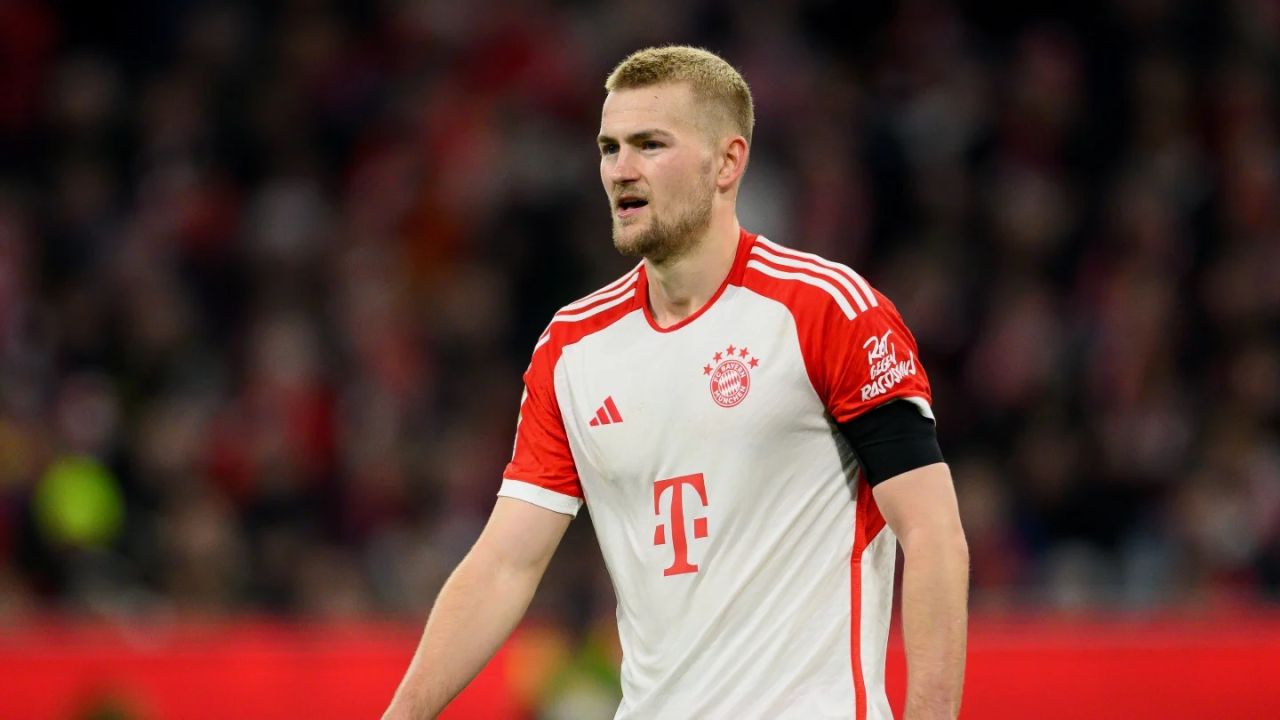 'แฟนเสือใต้' ลงชื่อรั้ง 'เดอ ลิกท์'