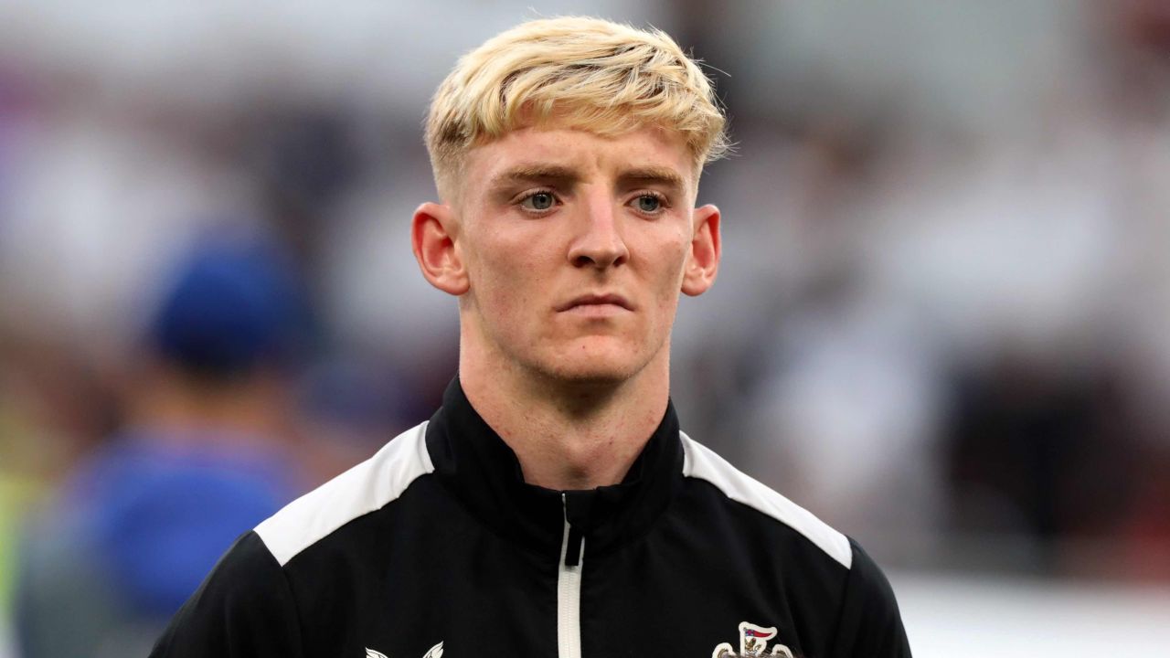 กอร์ดอน จ่อต่อสัญญาใหม่สาลิกา