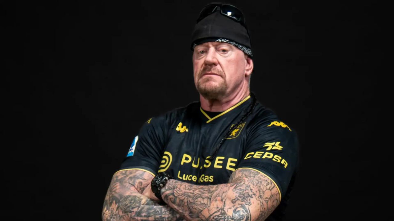 อย่างเท่ห์! ดิ อันเดอร์เทเกอร์ โผล่เปิดตัวเสื้อเจนัว