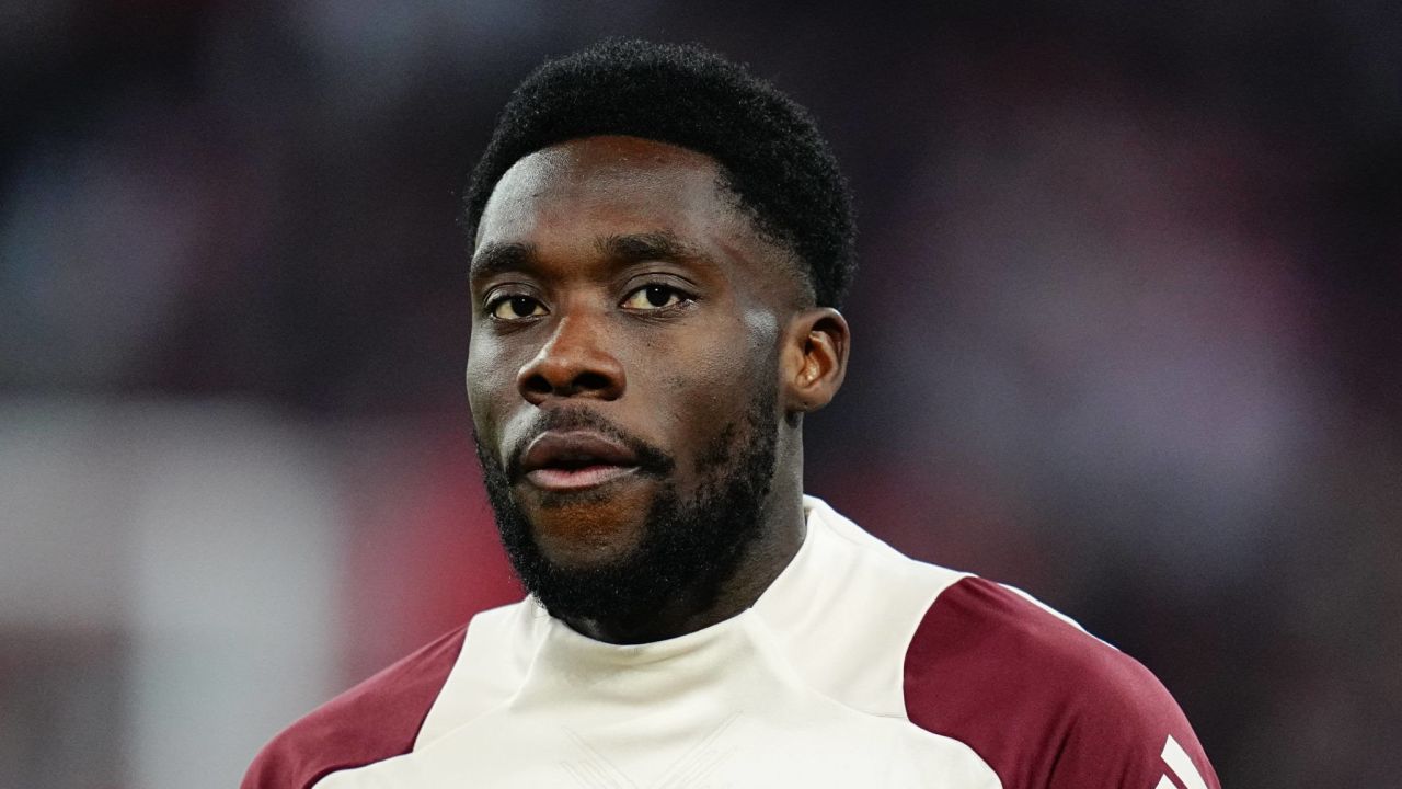 หงส์ร่วมวงล่าตัว 'เดวี่ส์' แทน 'รอบโบ้'?