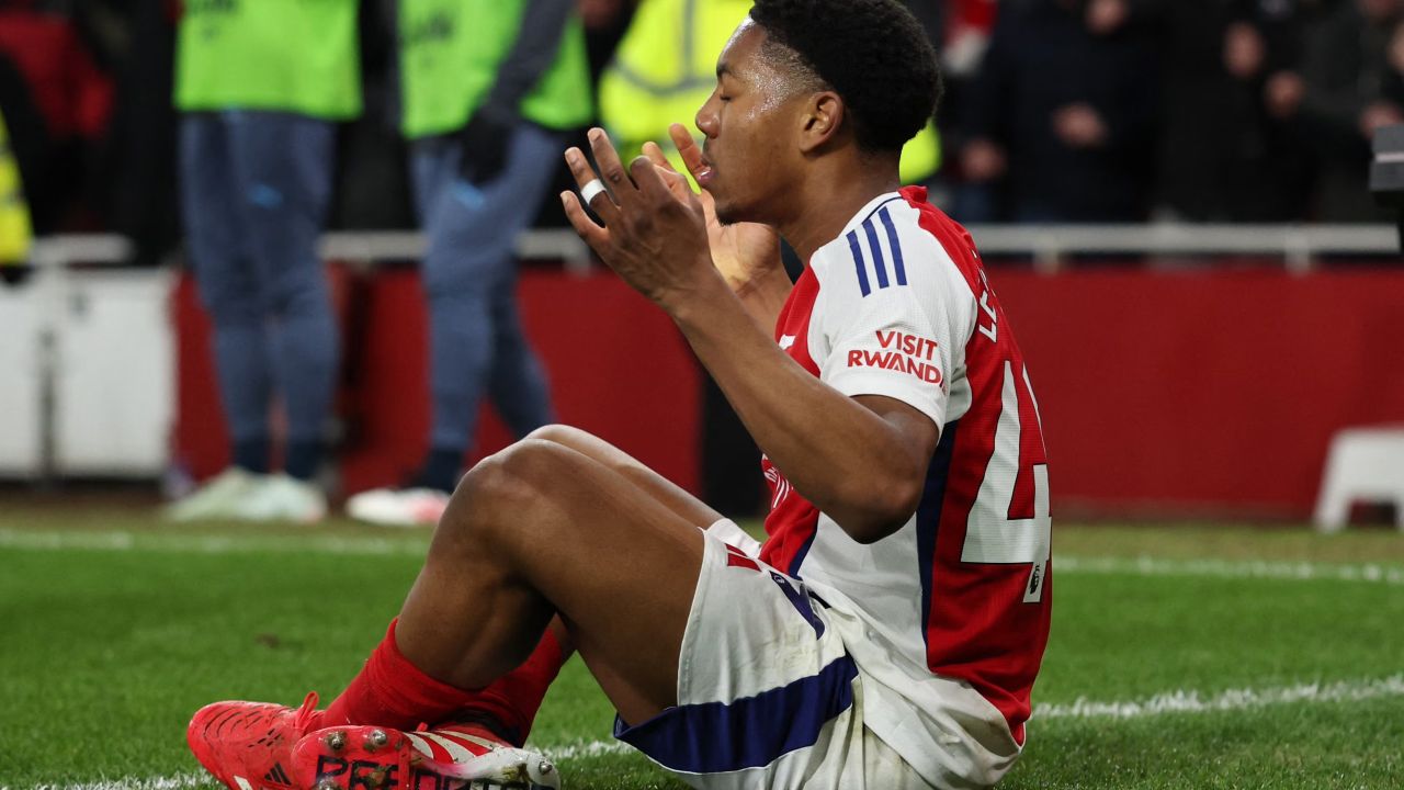 'เปอตีต์' จวก 'สเคลลี่' ไม่ถ่อมตัว! กรรมตามสนอง