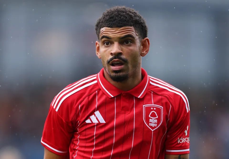 หักอกไก่เดือยทอง! 'กิ๊บส์-ไวท์' ต่อสัญญา 'เจ้าป่า'