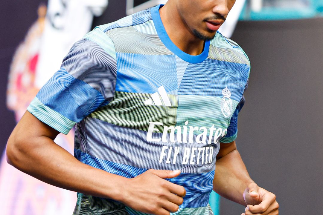 แฟนบอลถล่มคอมเมนต์! 'เทรนต์' นั่งสำรอง 'ราชัน'