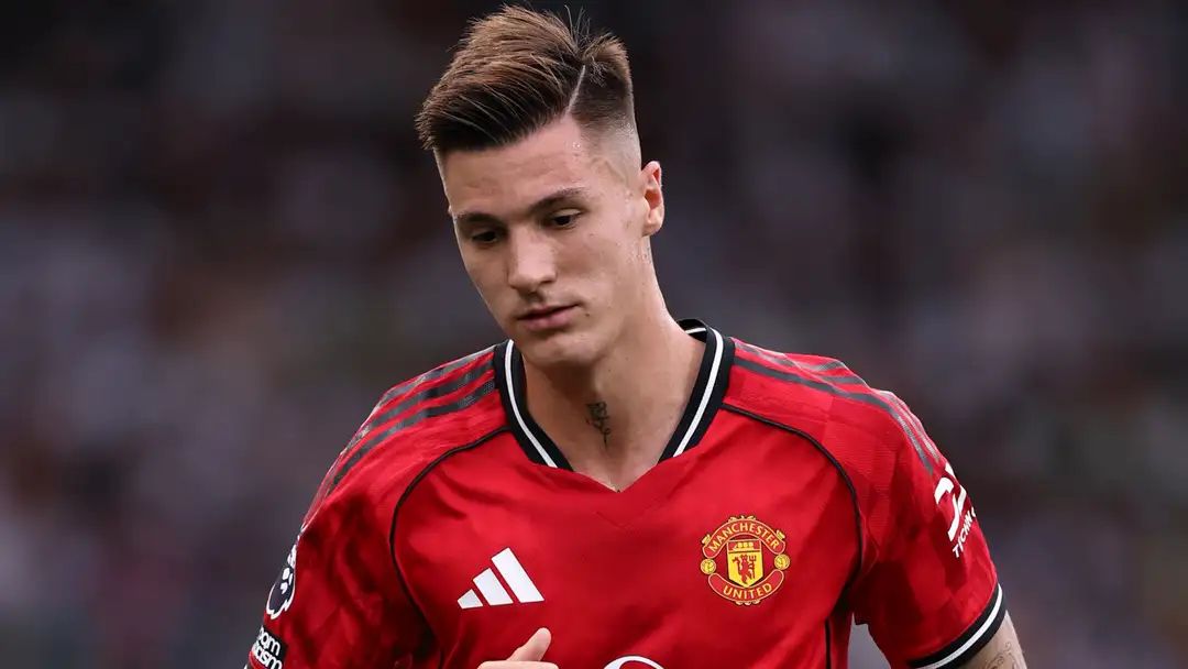 ตำนานผีจวก! แมนฯยูฯพลาดทุ่มซื้อเชชโก้แทนเสริมกลาง