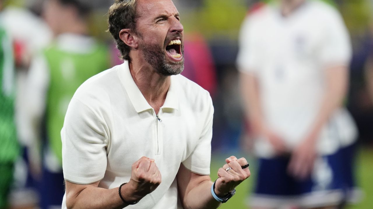 เพราะเซอร์จิมชอบ? โรมาโน่เบรคข่าวลือ 'เซาธ์เกตโยงซบผี'