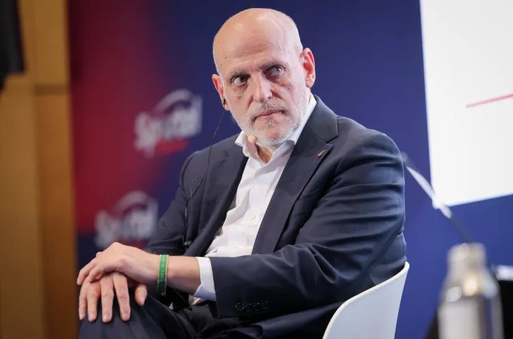 เตบาสยังนิ่ง แม้ถูกสอบปมเปิดข้อมูลบาร์เซโลนา