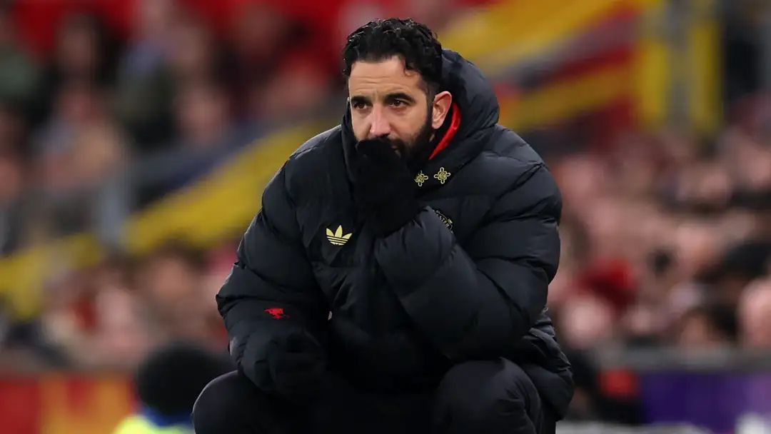 เนวิลล์จวกอโมริมเปลี่ยนกลับไปเล่นหลังสาม