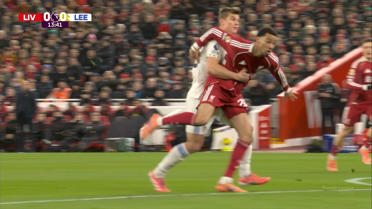 ‘สล็อท’ ยกย่องเอกิติเก้ไม่พุ่งล้มเรียกจุดโทษ