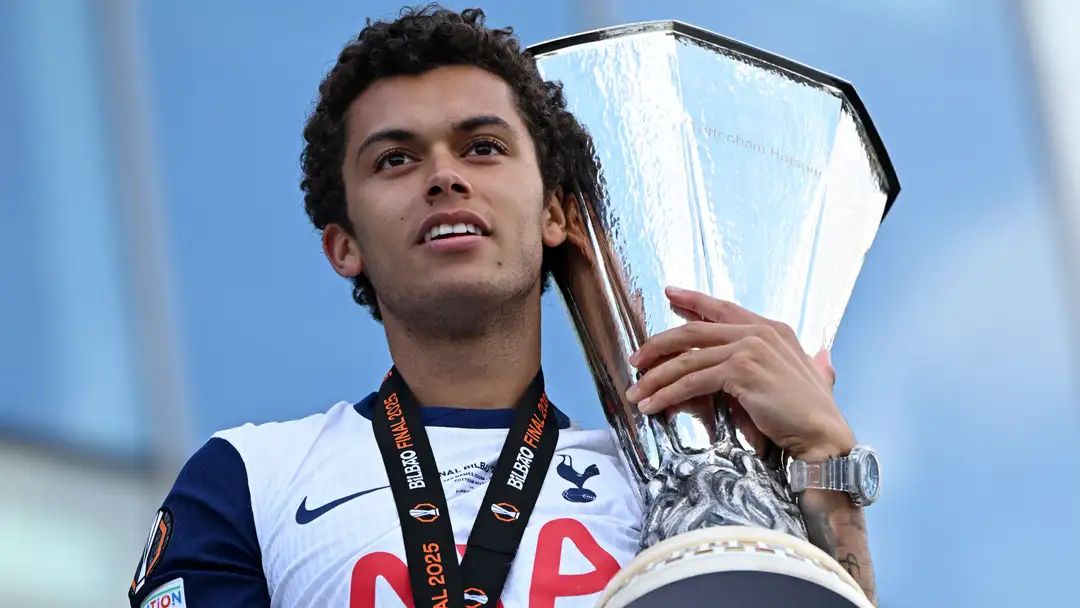 อำลาฮีโร่ยูโรป้า ลีก ไก่สปล่อย ‘จอห์นสัน’ ซบพาเลซ