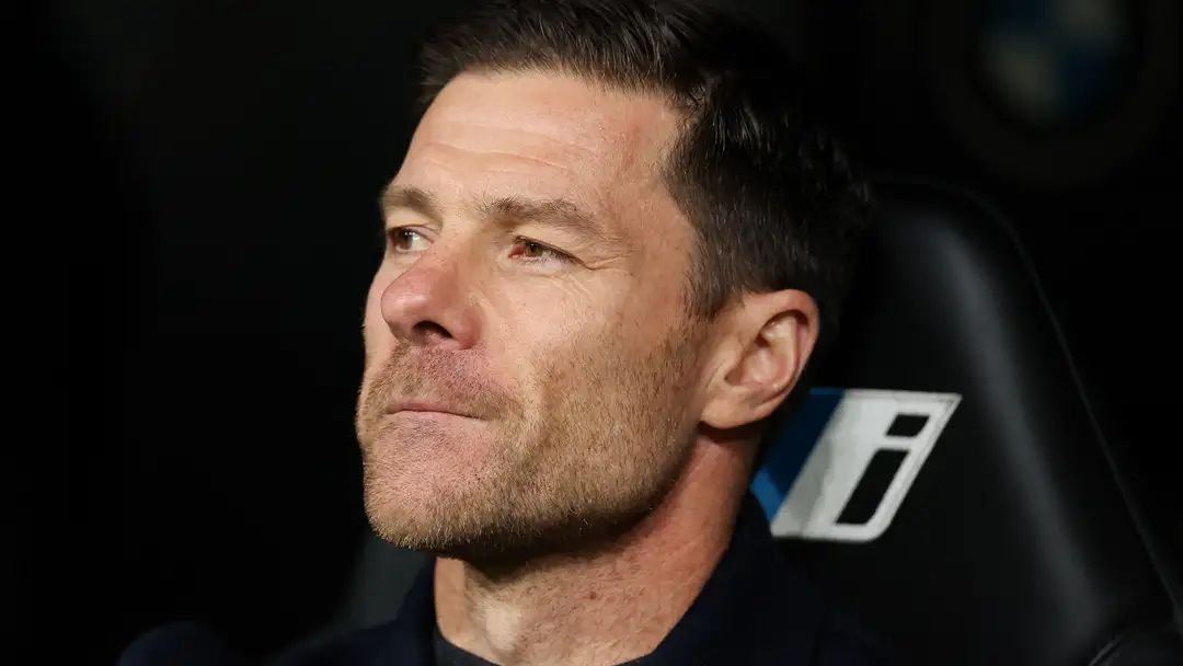 ชุดขาวยุติเส้นทางชาบี หลังผลงานไม่เข้าเป้า