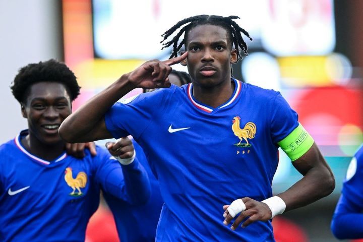 ผีแย่งไม่สำเร็จ! แนวรับดาวรุ่งตัดสินใจซบหงส์