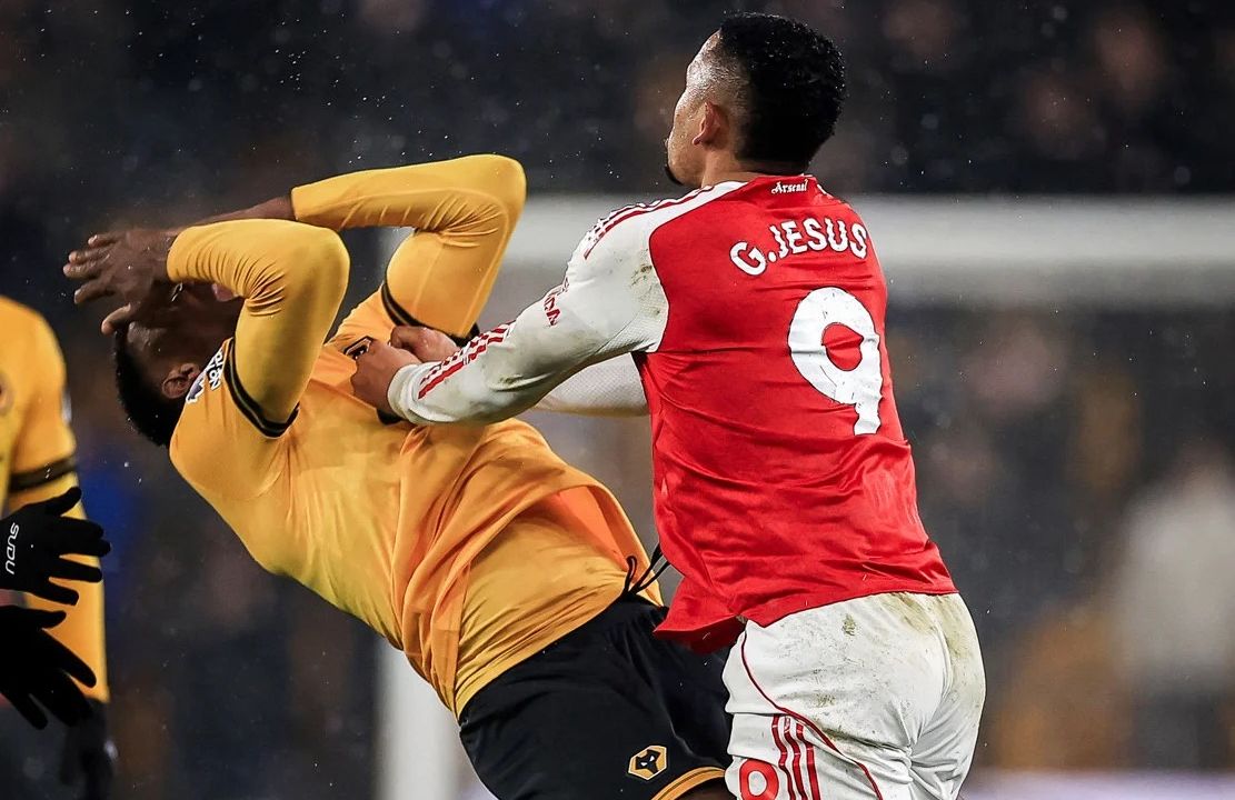 สติแตก! 'เชซุส' น็อตหลุดผลัก 'มอสเกร่า' ร่วงจุดชนวนจลาจลหลังเกม