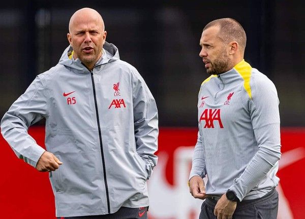 ผู้บริหารหงส์แดงปัดข้อเสนอ ดึงอดีตผู้ช่วยกลับร่วมที