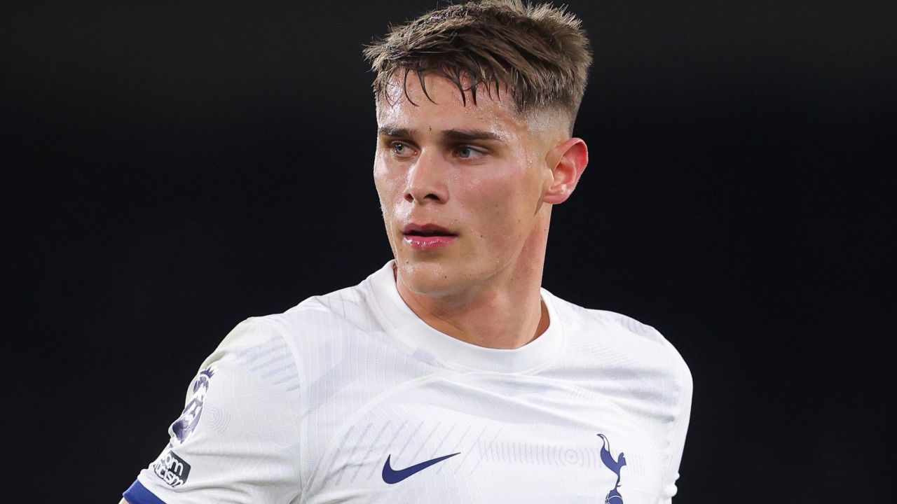 "เร็วแต่ไร้กึ๋น!" ซอนเดอร์สเตือน 'ลิเวอร์พูล' คิดให้หนักก่อนสอย 'ฟาน เดอ เฟน'