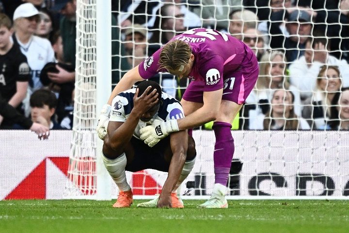 สเปอร์สดำเนินคดี คนเหยียดดันโซ