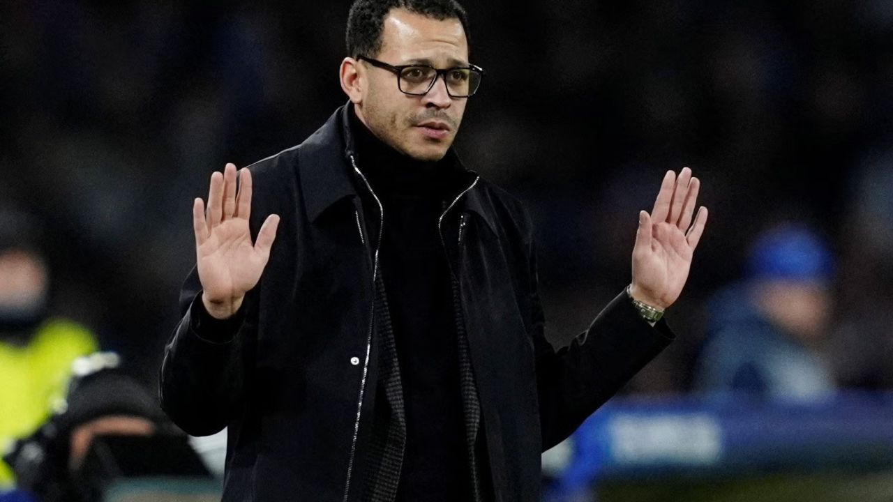 ระเบิดเวลาสแตมฟอร์ด บริดจ์! แฉแข้งสิงห์ตั้งฉายาลับหลัง 'โรซีเนียร์' ว่า "ครูชั่วคราว"