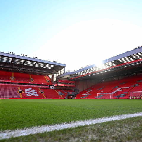 ฉาวสะเทือนแอนฟิลด์! ฟ้อง ‘อดีตลูกจ้างหงส์’ พัวพันขบวนการโกงตั๋วเถื่อน