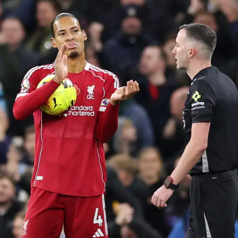 ดูวิเคราะห์ ชล็อตไม่พอใจจังหวะริบประตูฟาน ไดค์