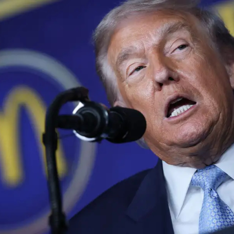 ดูวิเคราะห์ “ทรัมป์” แซวลูกชาย หลังได้พบโรนัลโด้ในทำเนียบ