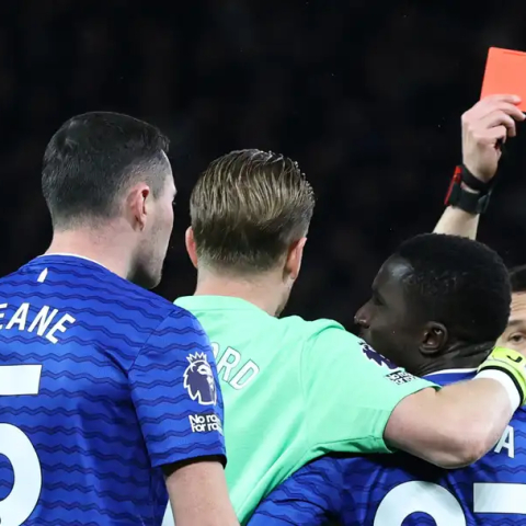 ดูวิเคราะห์ เกย์ขอโทษหลังฟิวส์ขาดตบเพื่อนร่วมทีมกลางเกม