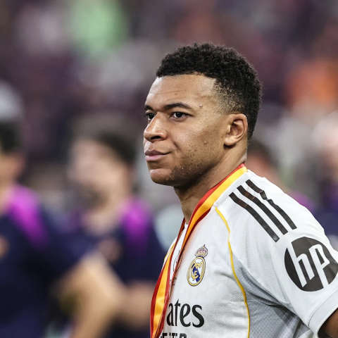 ดูวิเคราะห์ ดราม่าเอล กลาซิโก้! 'เอ็มบัปเป้' สั่งแข้งราชันเมินตั้งแถวเกียรติยศ หลังพ่ายบาร์ซ่าชวดแชมป์ซูเปอร์คัพ