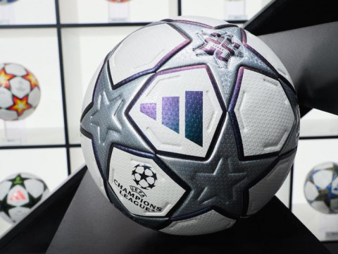 ดูวิเคราะห์ อาดิดาสเปิดตัวลูกฟุตบอล ฉลอง25ปีบนเวทียูฟ่า