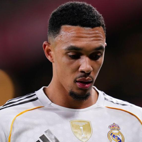 ดูวิเคราะห์ "ฟ้าผ่าที่มาดริด!" ลือหึ่ง อาร์เบลัว เรียก 'เทรนต์' คุยตัวต่อตัว สั่งหาทีมใหม่ซัมเมอร์นี้