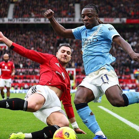 ดูวิเคราะห์ "เกือบปิดเทอม!" โดกู เปิดใจจังหวะโดน ดาโลต์ ย่ำเข่าศึกดาร์บี้