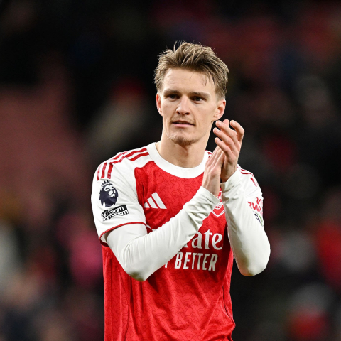 ดูวิเคราะห์ "กัปตันคือตัวปัญหา?" สโคลส์ สับเละ 'โอเดการ์ด' วิธีเล่นกำลังทำลายอาร์เซน่อล!