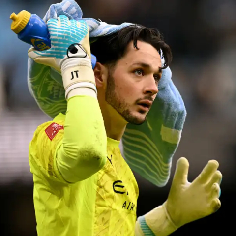 ดูวิเคราะห์ แทรฟฟอร์ดยอมรับไม่ง่าย กลับเรือในฐานะตัวสำรอง