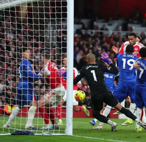 เนวิลล์จวกซานเชซ ทำพลาดแล้วยังโวยเปา