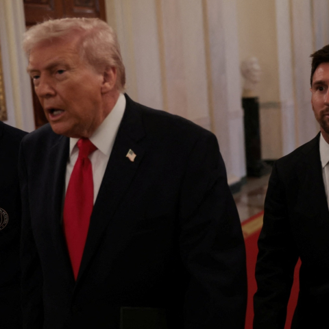 ดูวิเคราะห์ "ทรัมป์" เปิดทำเนียบต้อนรับ "เมสซี่"! ฉลองแชมป์ MLS 2025  เผยลูกชาย 'บาร์รอน' เป็นแฟนพันธุ์แท้