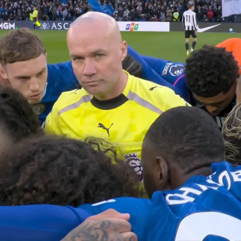 ดูวิเคราะห์ "เสียภาพลักษณ์!" เปามาร์ค สับ 'พอล เทียร์นีย์' ไม่เหมาะสมหลังยืนเนียนกลางวงล้อมแข้งเชลซี