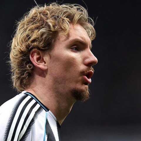 ดูวิเคราะห์ "อย่าปล่อยให้ยืนห่างประตู 80 เมตร!" นาเกิลส์มันน์ จี้จุดนิวคาสเซิลทำ 'น้องนิค' เสียของ