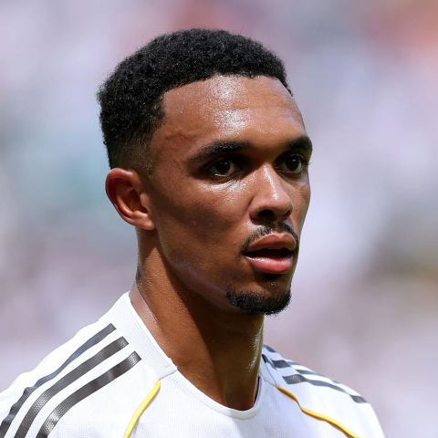 ราชันลงโทษเทรนท์ เหตุเข้าสนามซ้อมล่าช้า