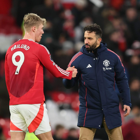 ดูวิเคราะห์ "ผมเหมือนคนไม่มีที่ยืน!" ฮอยลุนด์ แฉยับชีวิตท้ายเขื่อน 'ผีแดง'